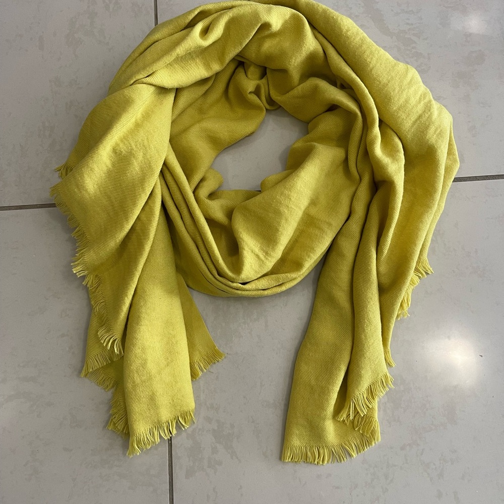 Scarf or Wrap 🧣 - Picture 5 of 6